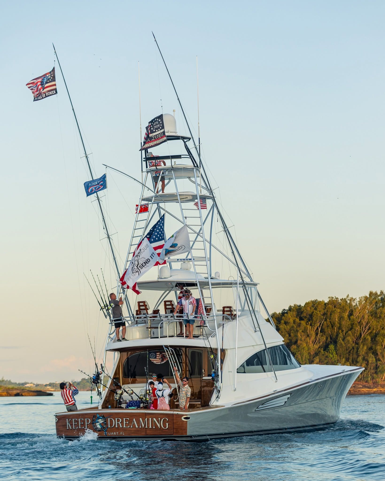Keep Dreaming sportfishing boat underway on the water